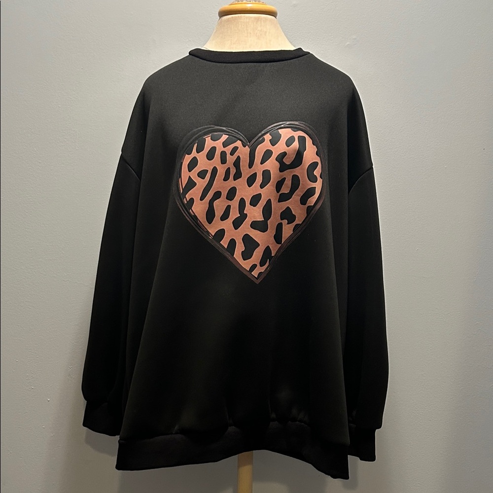 SHEIN Black Sweatshirt with Leopard Heart
